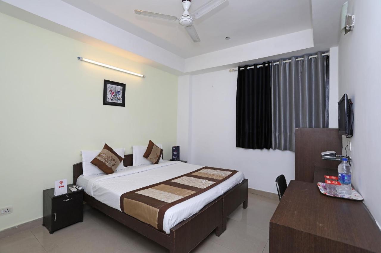 Oyo 11392 The Hotel Grand Hospitality Noida Ngoại thất bức ảnh