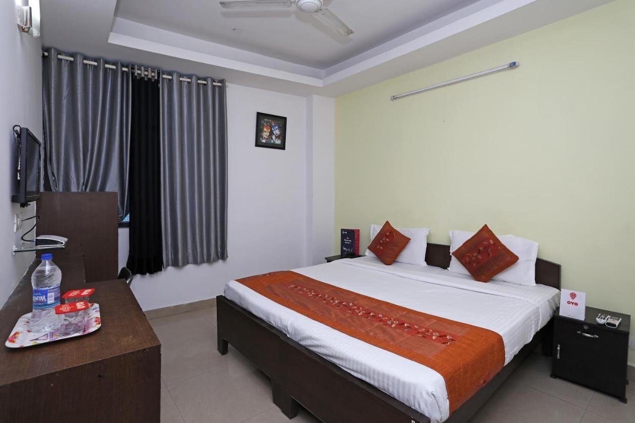 Oyo 11392 The Hotel Grand Hospitality Noida Ngoại thất bức ảnh