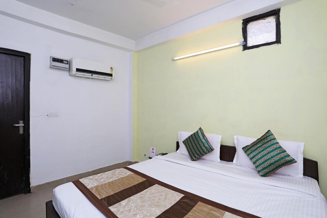 Oyo 11392 The Hotel Grand Hospitality Noida Ngoại thất bức ảnh
