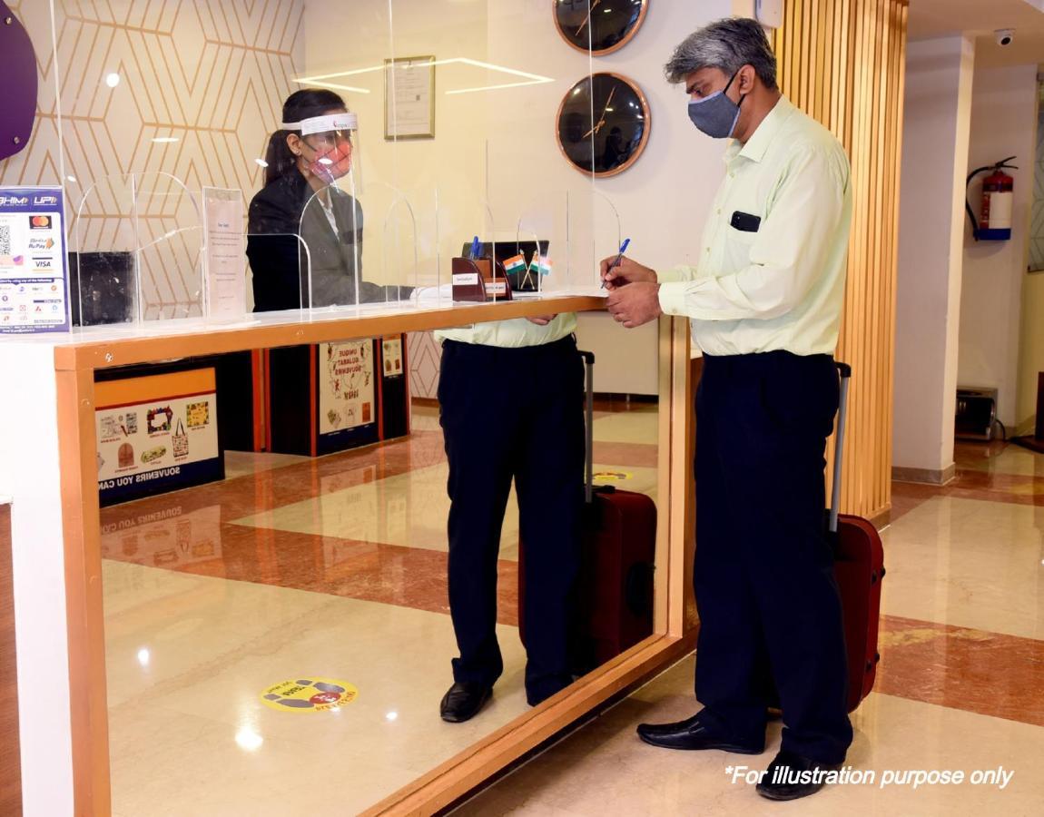 Oyo 11392 The Hotel Grand Hospitality Noida Ngoại thất bức ảnh
