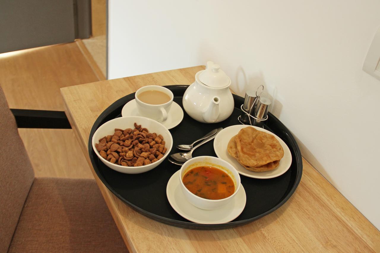 Oyo 11392 The Hotel Grand Hospitality Noida Ngoại thất bức ảnh