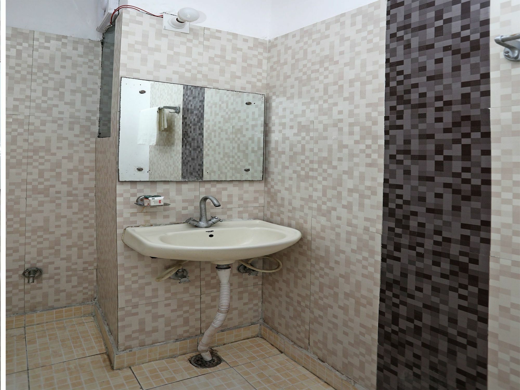 Oyo 11392 The Hotel Grand Hospitality Noida Ngoại thất bức ảnh